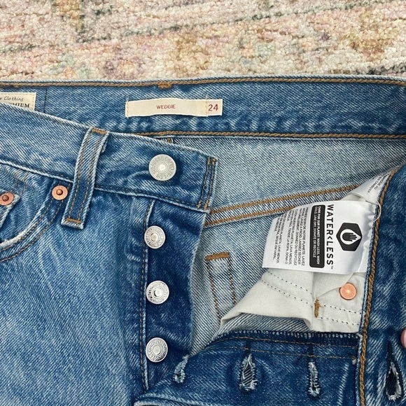 Levi’s Wedgie Icon Fit Jeans Authentically Yours - Picture 5 of 6